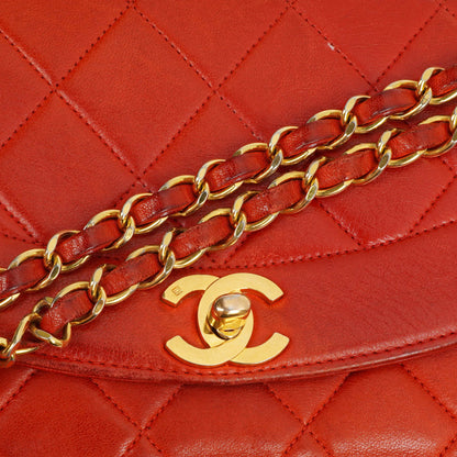 Chanel Vintage Small Diana Flap Tasche aus rotem gestepptem Leder mit 24K vergoldeten Beschlägen