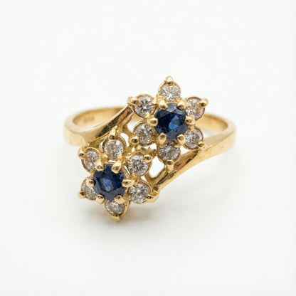 Exquisiter Entourage Ring: Saphire & Brillanten in 18 Karat Gold