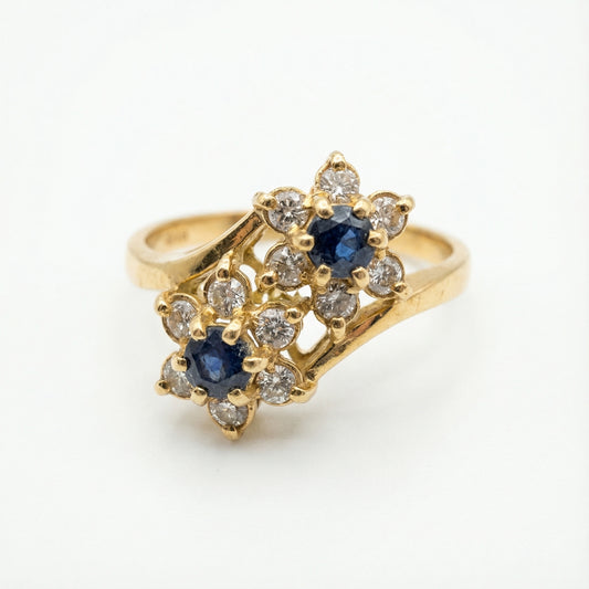 Exquisiter Entourage Ring: Saphire & Brillanten in 18 Karat Gold