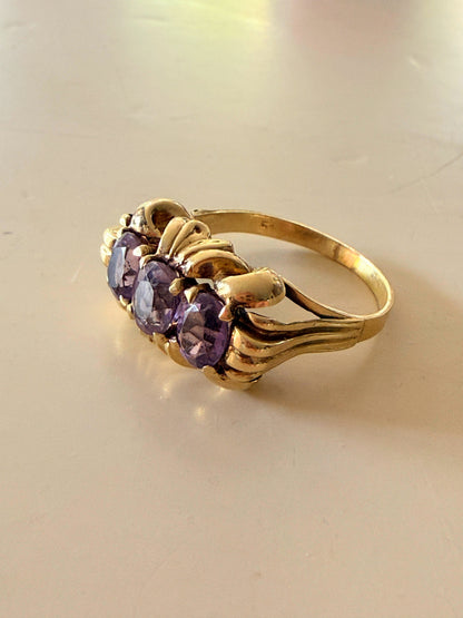 Eleganter Ring mit Amethysten in 585 Gelbgold - Größe 59