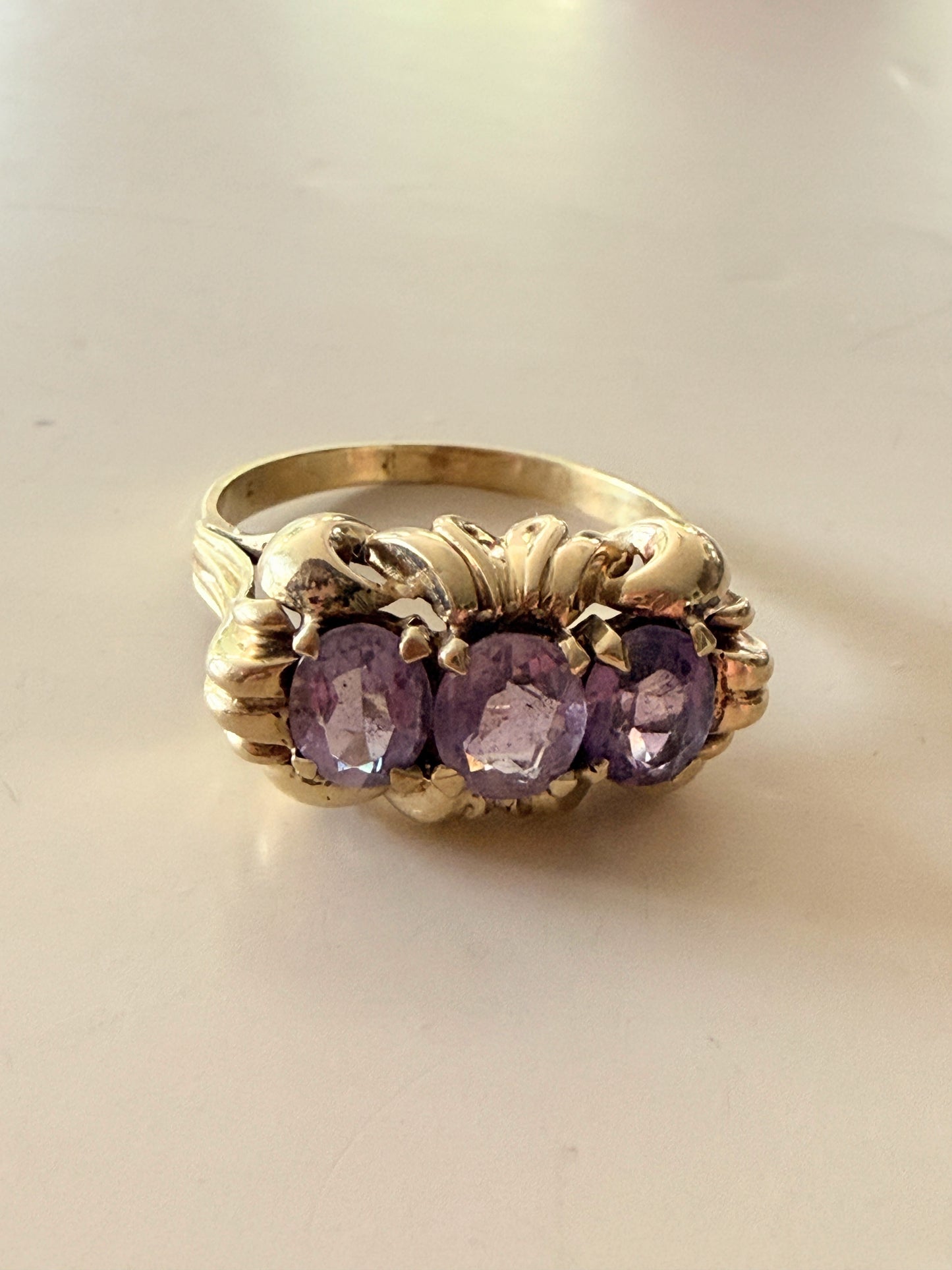 Eleganter Ring mit Amethysten in 585 Gelbgold - Größe 59