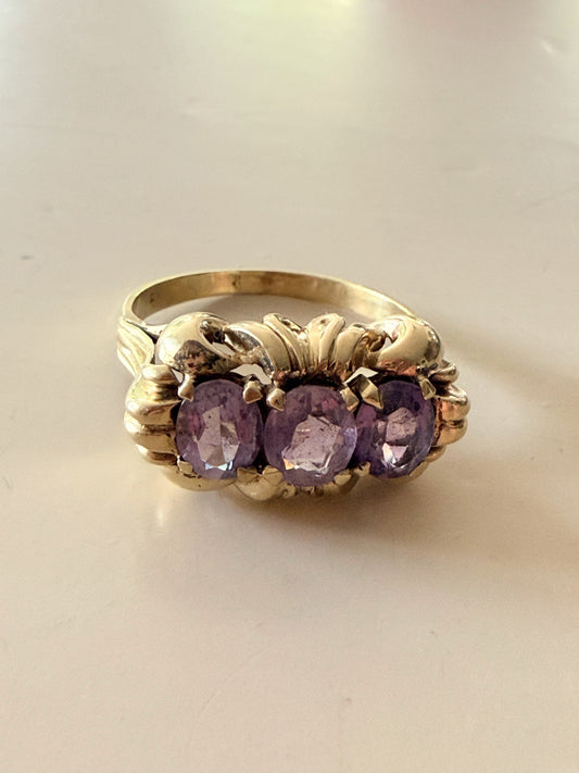 Eleganter Ring mit Amethysten in 585 Gelbgold - Größe 59