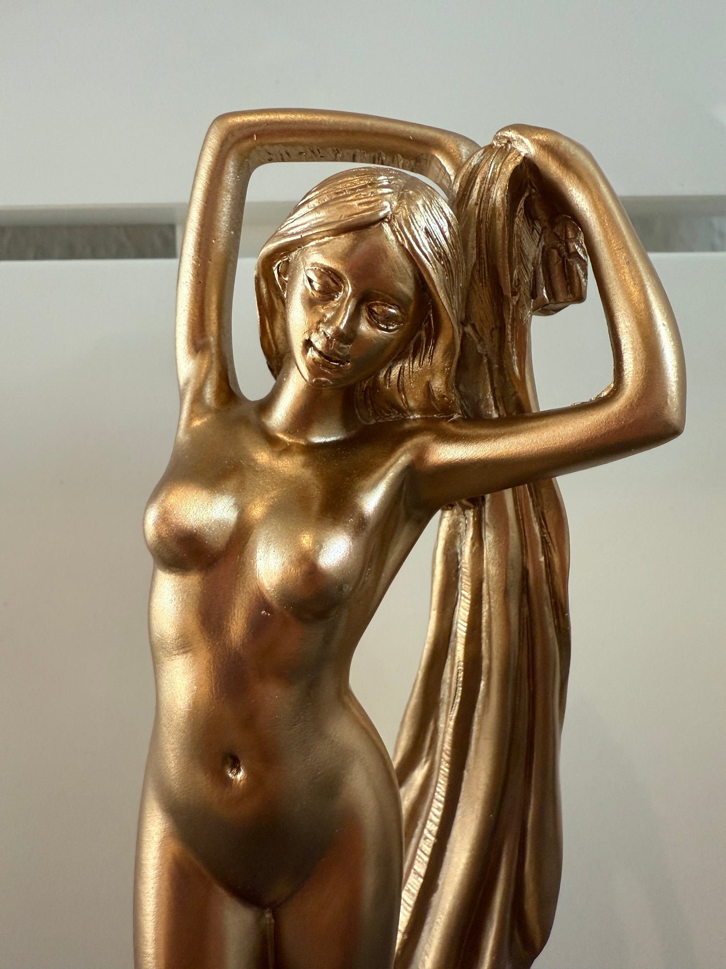 Weibliche Akt Figur – Sexy Frau Statue – Elegante Deko in Bronze-Optik