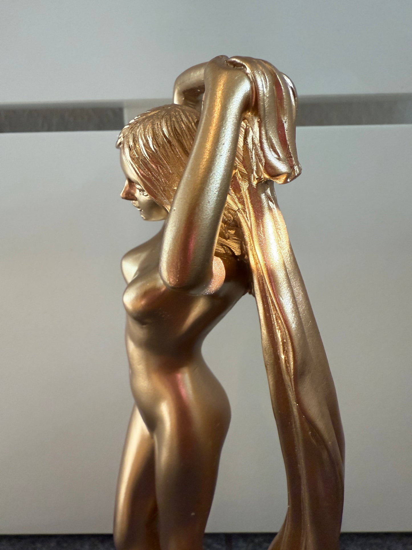 Weibliche Akt Figur – Sexy Frau Statue – Elegante Deko in Bronze-Optik