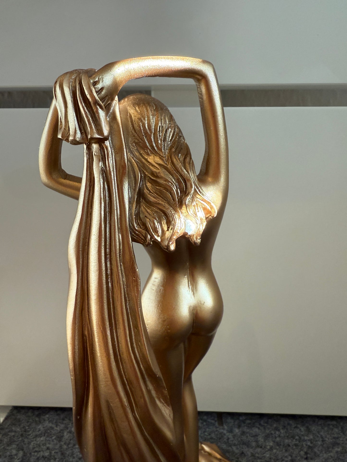 Weibliche Akt Figur – Sexy Frau Statue – Elegante Deko in Bronze-Optik