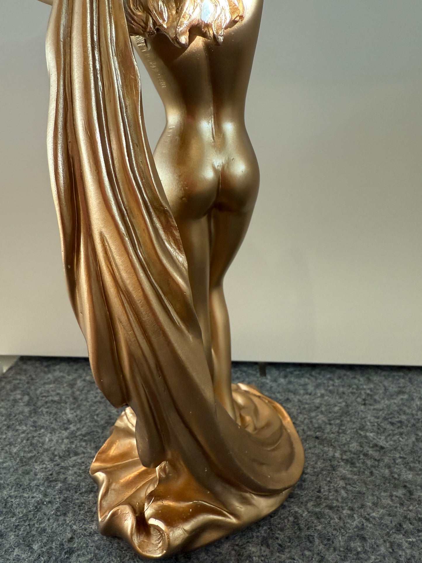 Weibliche Akt Figur – Sexy Frau Statue – Elegante Deko in Bronze-Optik