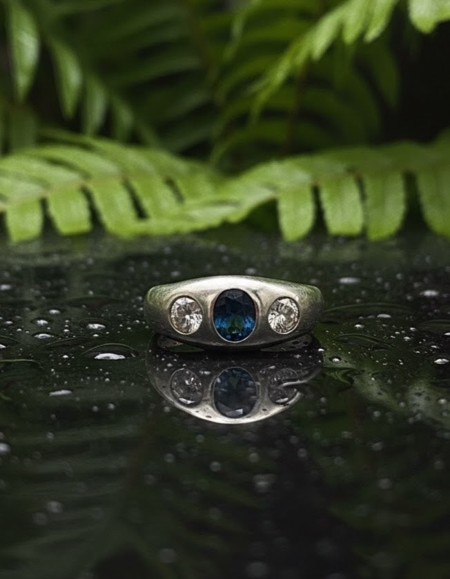 Elegant 750 White Gold Ring with Sapphire & 2 Brilliant-Cut Diamonds