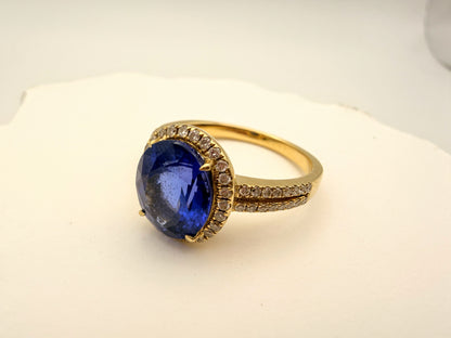 Traumhafter 18K Goldring mit tiefblauem Saphir & Brillanten – Zeitlose Eleganz