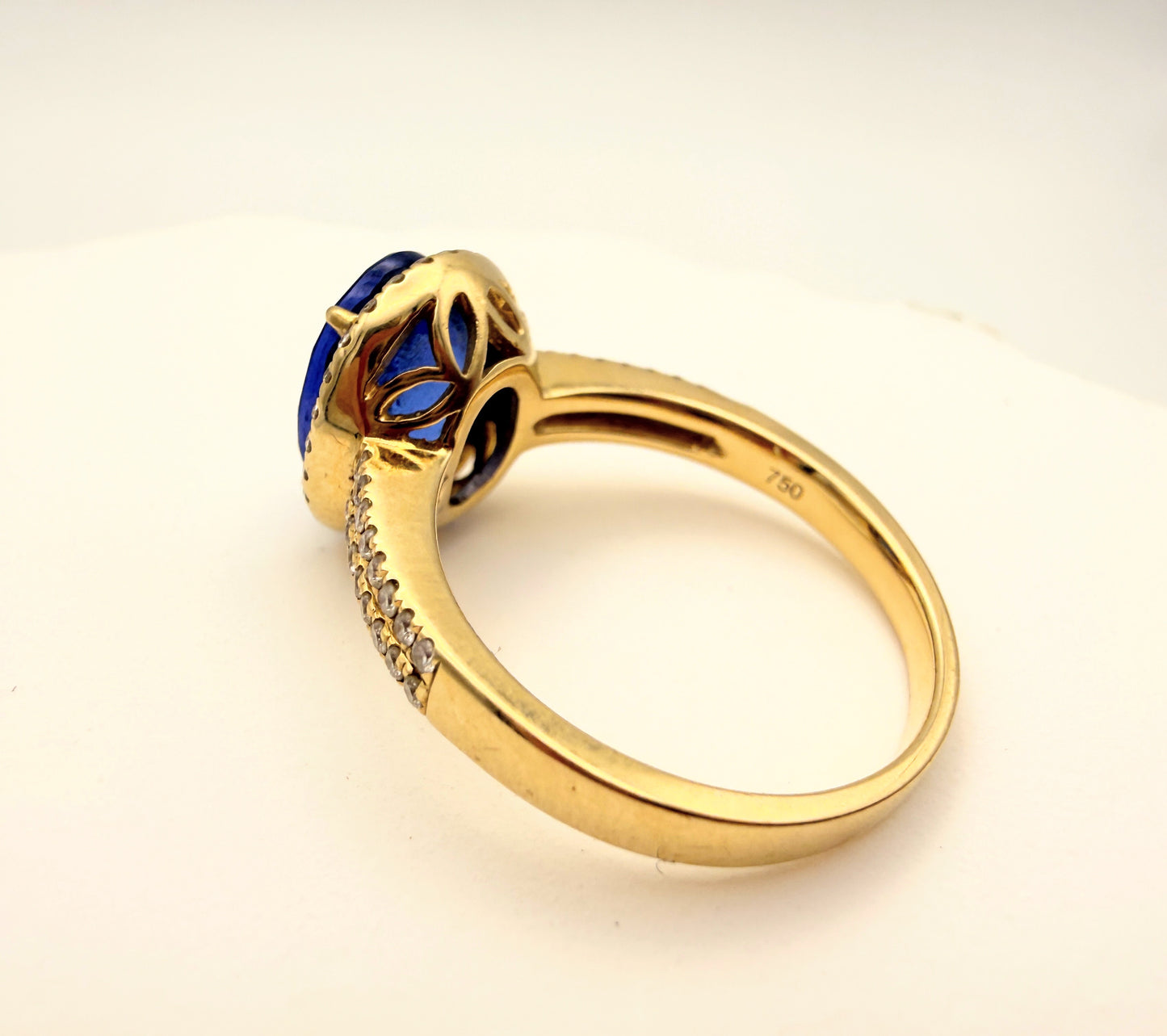 Traumhafter 18K Goldring mit tiefblauem Saphir & Brillanten – Zeitlose Eleganz