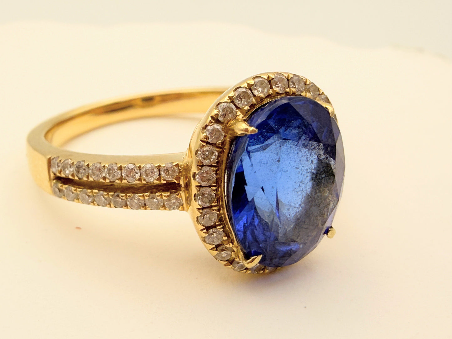 Traumhafter 18K Goldring mit tiefblauem Saphir & Brillanten – Zeitlose Eleganz