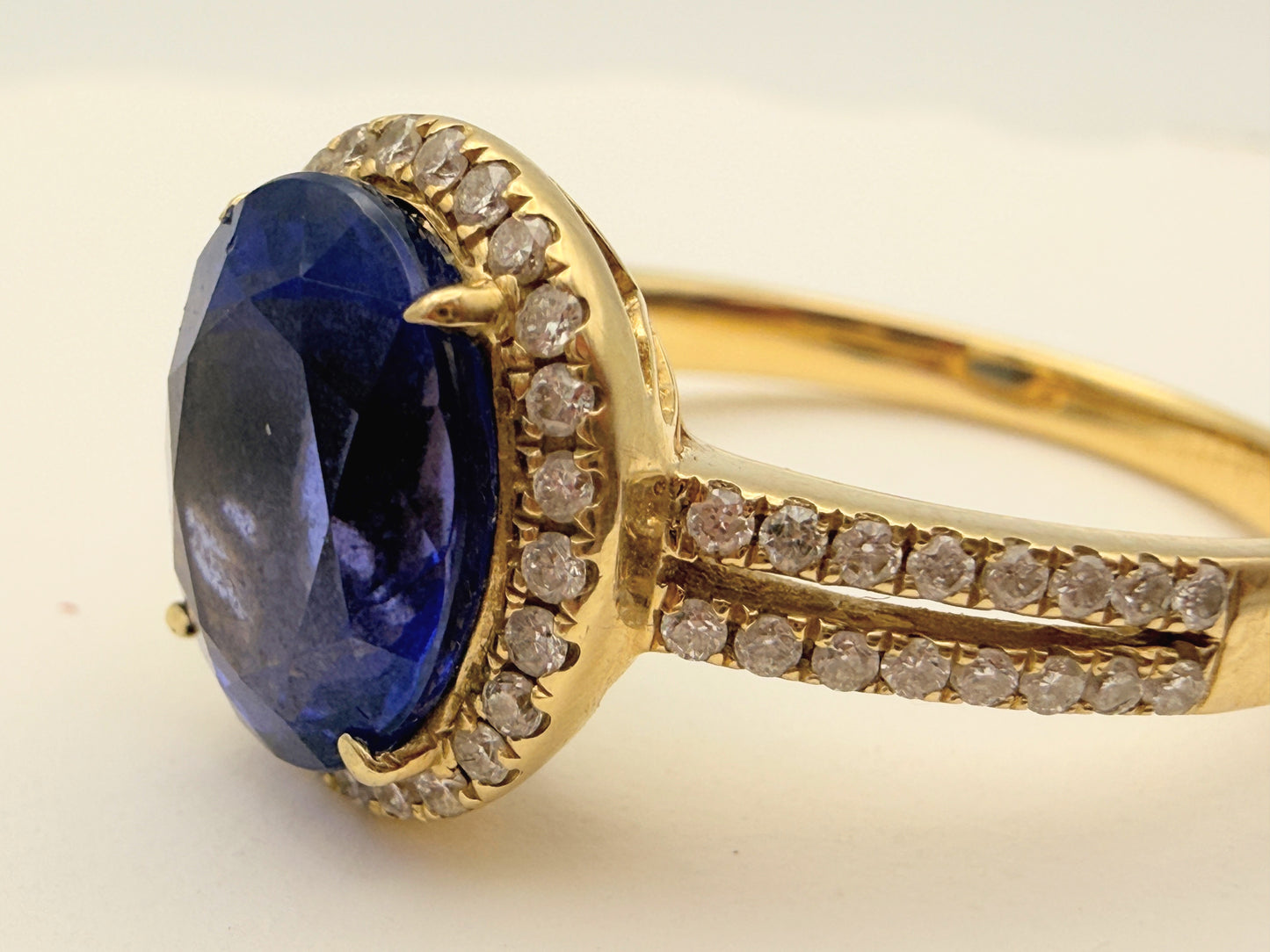 Traumhafter 18K Goldring mit tiefblauem Saphir & Brillanten – Zeitlose Eleganz