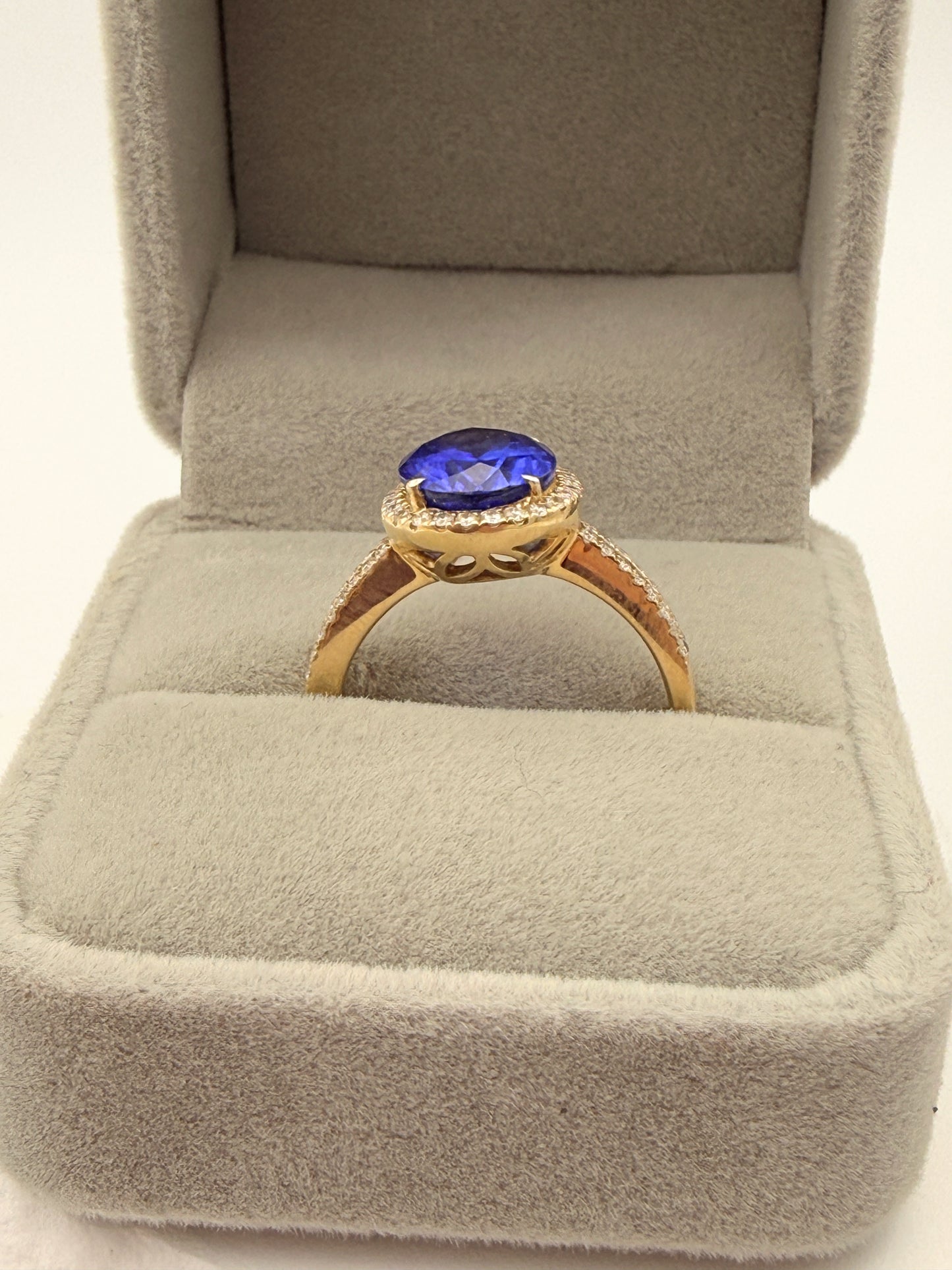 Traumhafter 18K Goldring mit tiefblauem Saphir & Brillanten – Zeitlose Eleganz