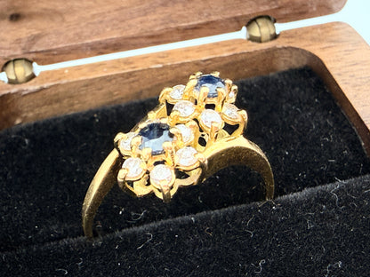 Exquisiter Entourage Ring: Saphire & Brillanten in 18 Karat Gold