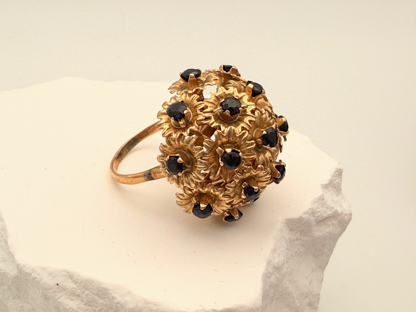 Prachtvolles Saphir-Bouquet: Vintage Cocktailring in 750 Gold, ca. 1960/70