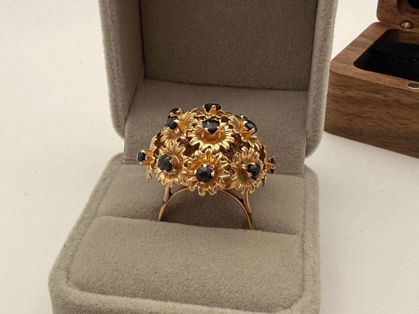 Prachtvolles Saphir-Bouquet: Vintage Cocktailring in 750 Gold, ca. 1960/70