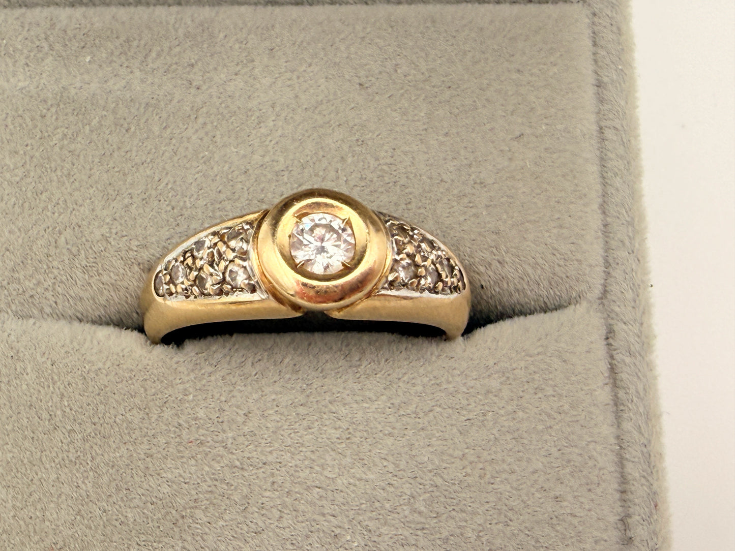 Exklusiver 585 Goldring mit strahlenden Brillanten – Zeitloses Vintage Juwel