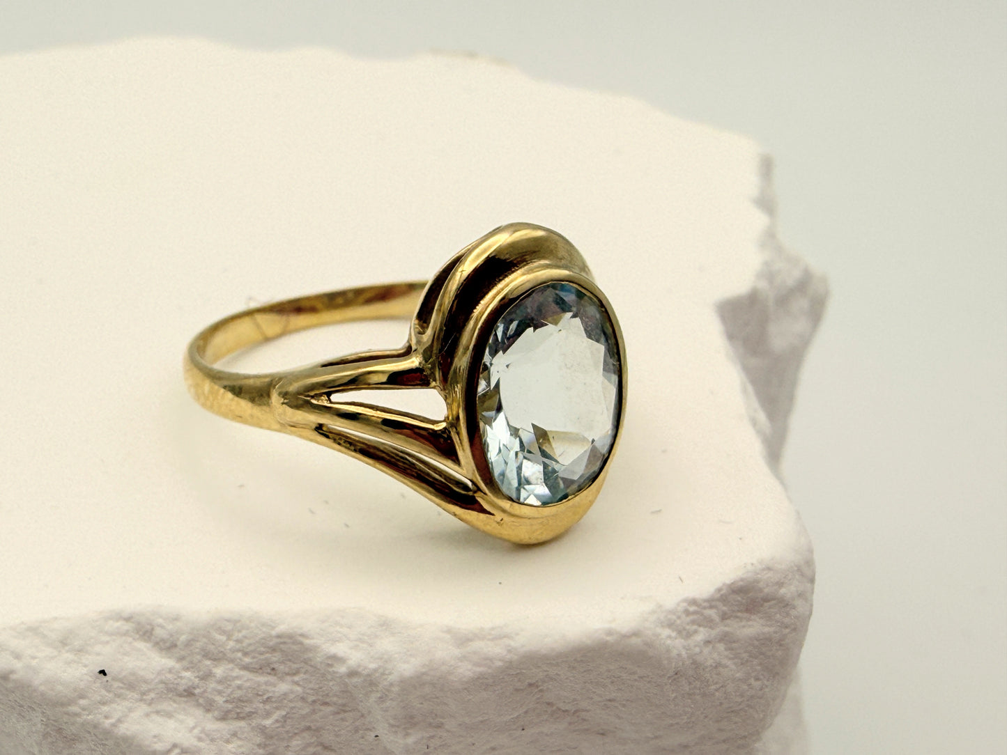 Eisblauer Traum: Vintage Cocktailring 585 Gold mit strahlendem Aquamarin (Gr. 56)