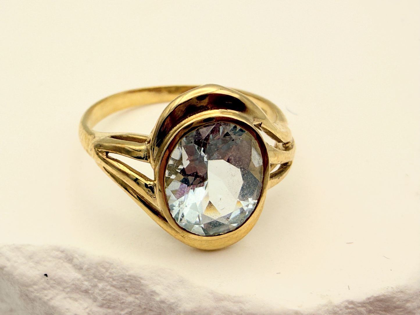 Eisblauer Traum: Vintage Cocktailring 585 Gold mit strahlendem Aquamarin (Gr. 56)