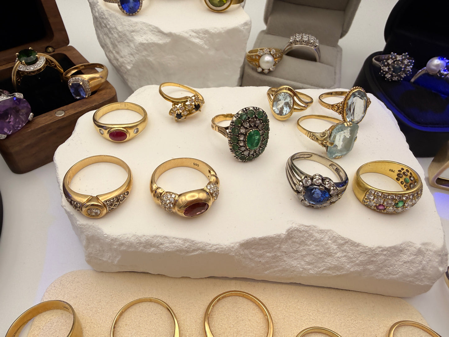 Exklusive Auswahl an restaurierten Vintage-Goldringen (14 Karat & 18 Karat)