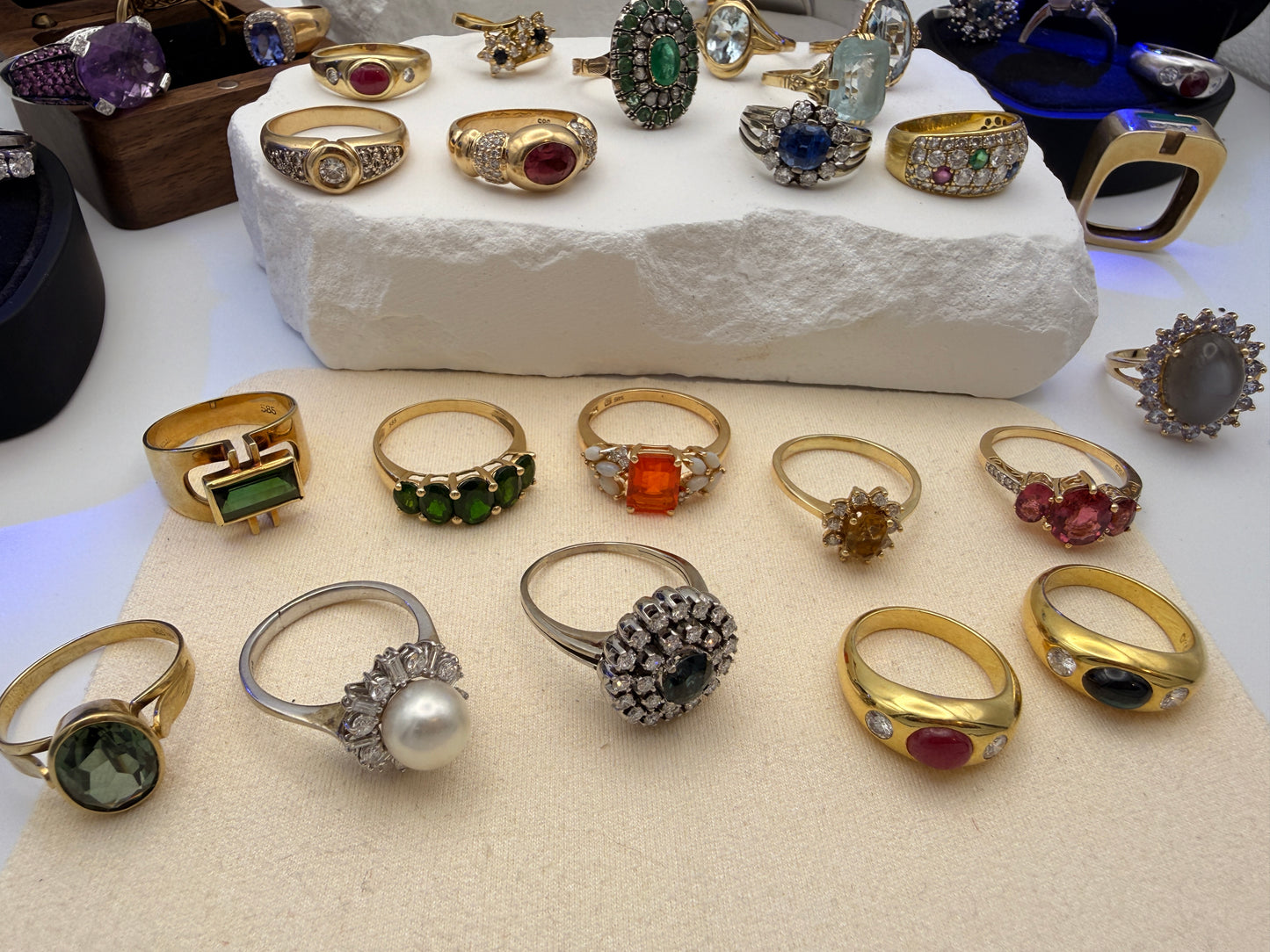 Exklusive Auswahl an restaurierten Vintage-Goldringen (14 Karat & 18 Karat)