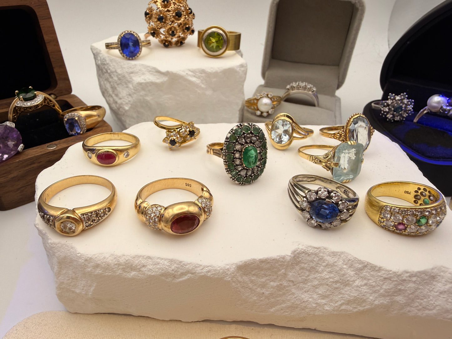 Exklusive Auswahl an restaurierten Vintage-Goldringen (14 Karat & 18 Karat)