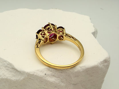 Himbeer-Traum: Exquisiter Turmalin & Brillant Trilogie-Ring aus 585er Gold