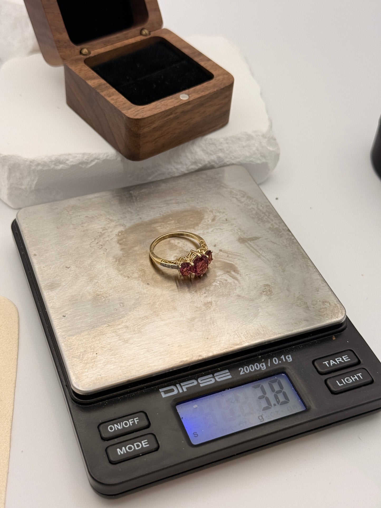 Himbeer-Traum: Exquisiter Turmalin & Brillant Trilogie-Ring aus 585er Gold