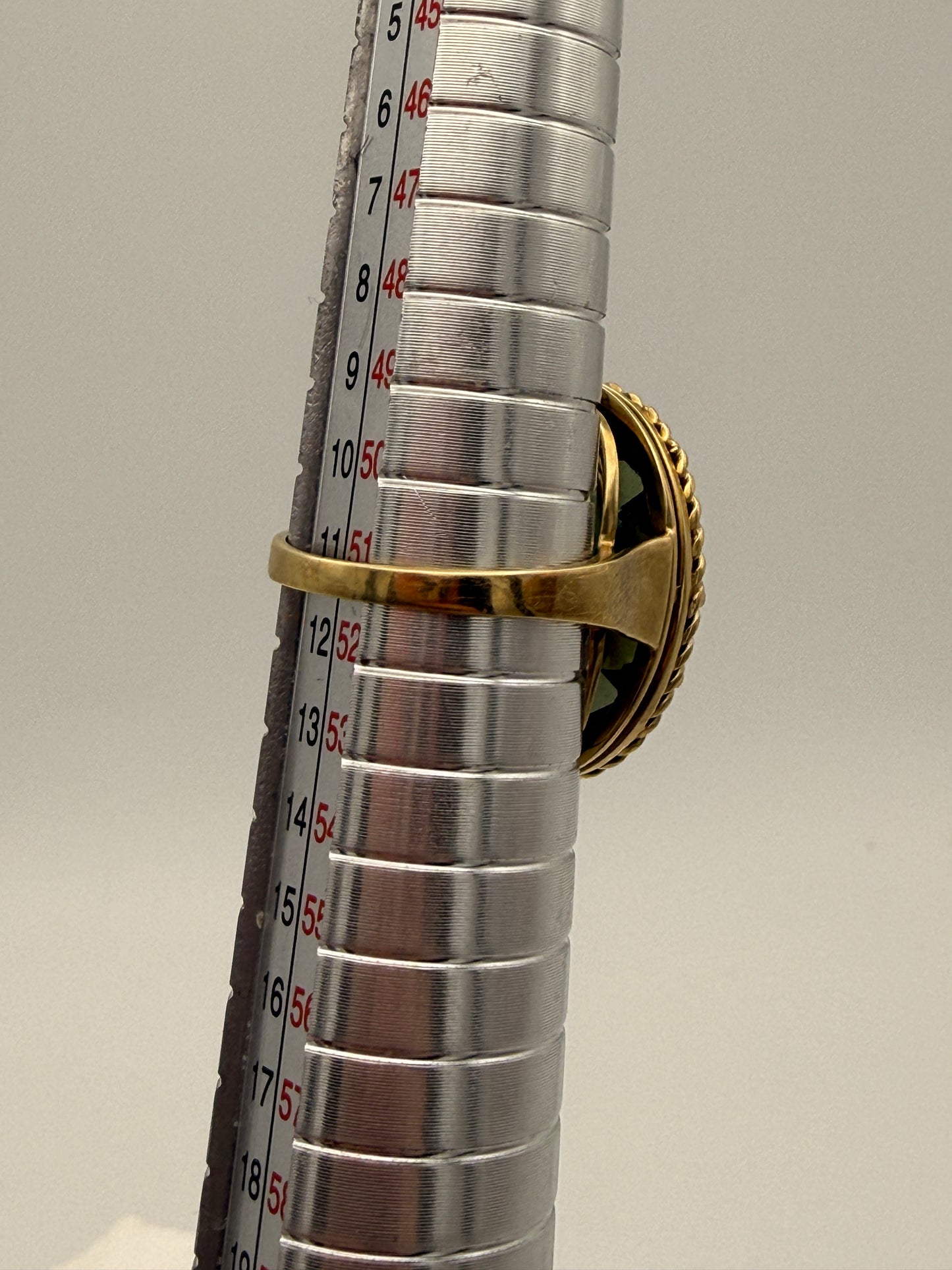 Vintage Peridot Ring 14 Karat Gelbgold – Florales Design mit grünen Edelsteinen