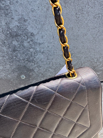 Chanel Vintage Große Diana Klappentasche in Schwarz mit 24K vergoldeter Hardware