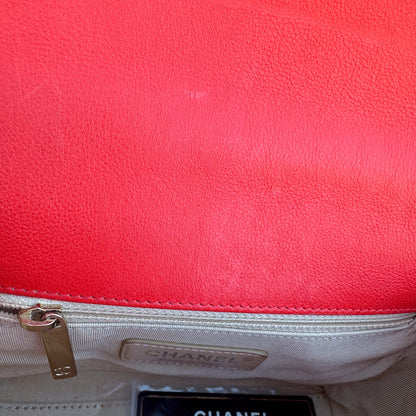 Chanel Label Click Flap Tasche aus rotem gestepptem Kalbsleder mit goldfarbenen Beschlägen