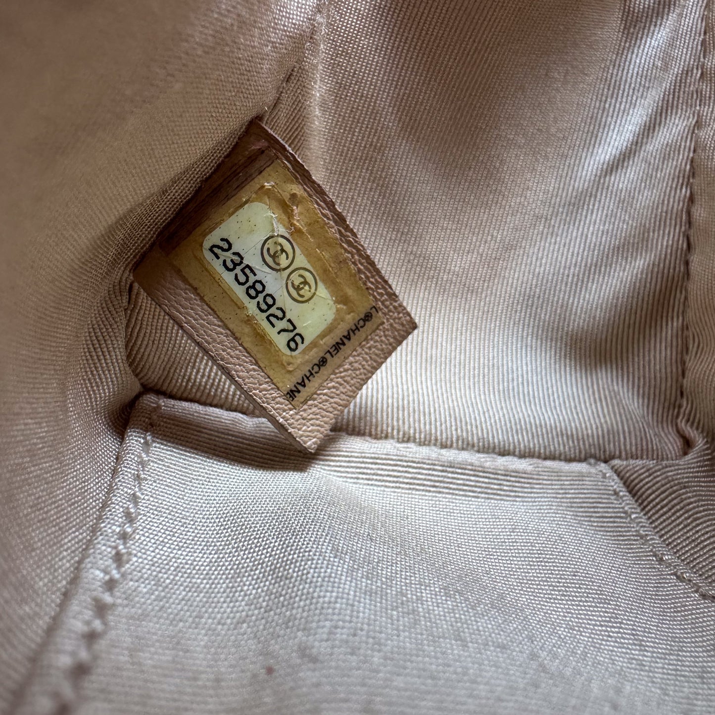 Chanel Label Click Flap Tasche aus rotem gestepptem Kalbsleder mit goldfarbenen Beschlägen