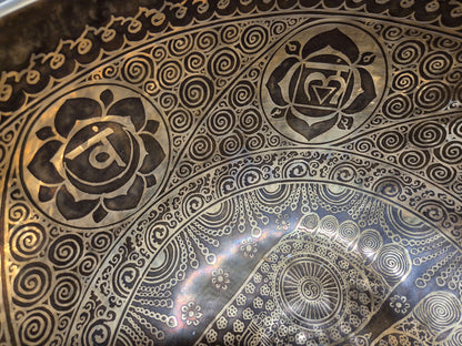 XXL Singing Bowl 50 cm – 8-Metal Hand-Hammered – Chakra &amp; Sound Bath from Nepal