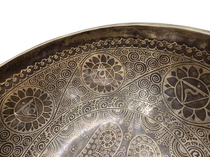 XXL Singing Bowl 50 cm – 8-Metal Hand-Hammered – Chakra &amp; Sound Bath from Nepal