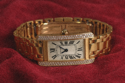 Cartier Tank Américaine 18K Gold Damenuhr mit 99 Diamanten | Elegante Vintage Luxusuhr 750er Gold | Saphirglas Quarzwerk Goldarmband