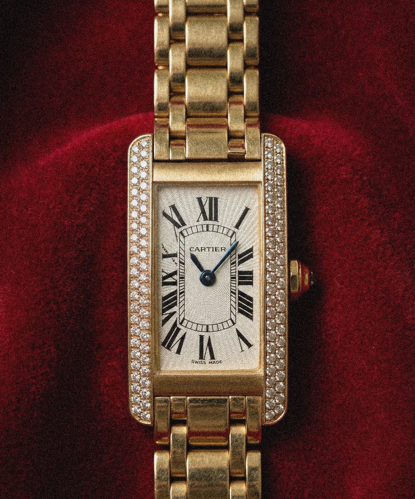 Cartier Tank Américaine 18K Gold Damenuhr mit 99 Diamanten | Elegante Vintage Luxusuhr 750er Gold | Saphirglas Quarzwerk Goldarmband