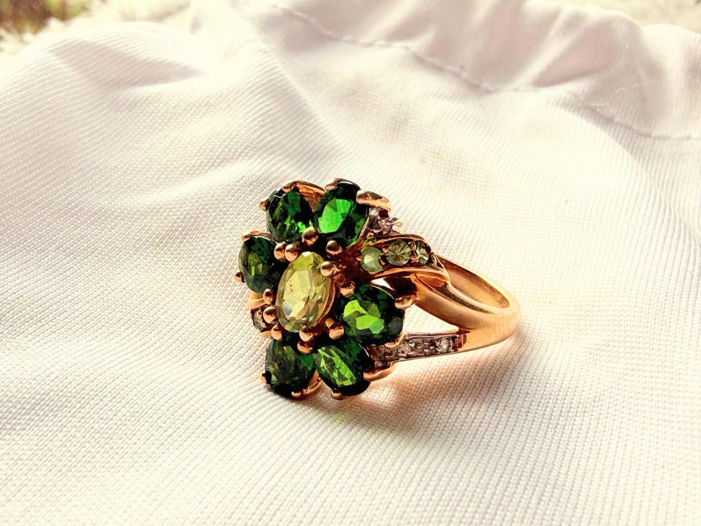 Vintage Peridot Ring 14 Karat Gelbgold – Florales Design mit grünen Edelsteinen