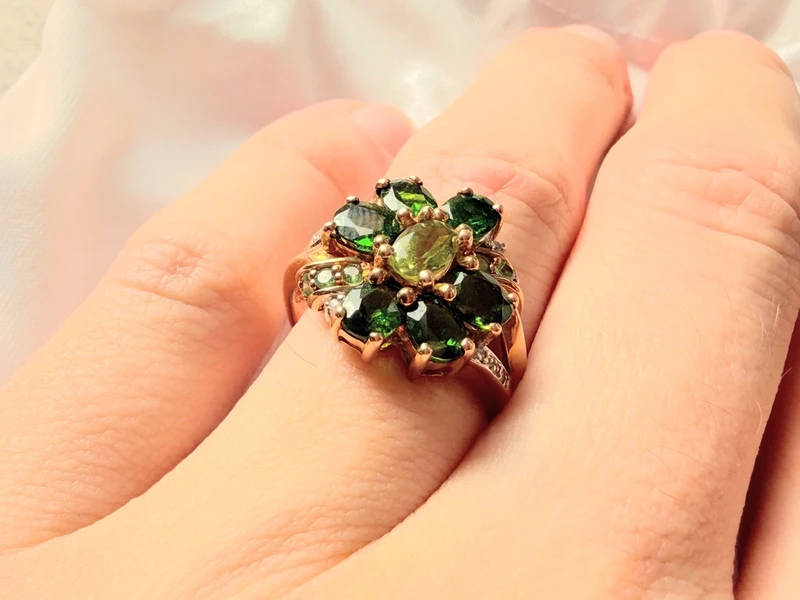 Vintage Peridot Ring 14 Karat Gelbgold – Florales Design mit grünen Edelsteinen