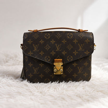 Louis Vuitton Pochette Métis Monogram Canvas
