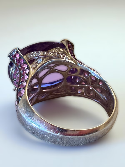 Exclusive 18 carat white gold ring amethysts, rubies diamonds