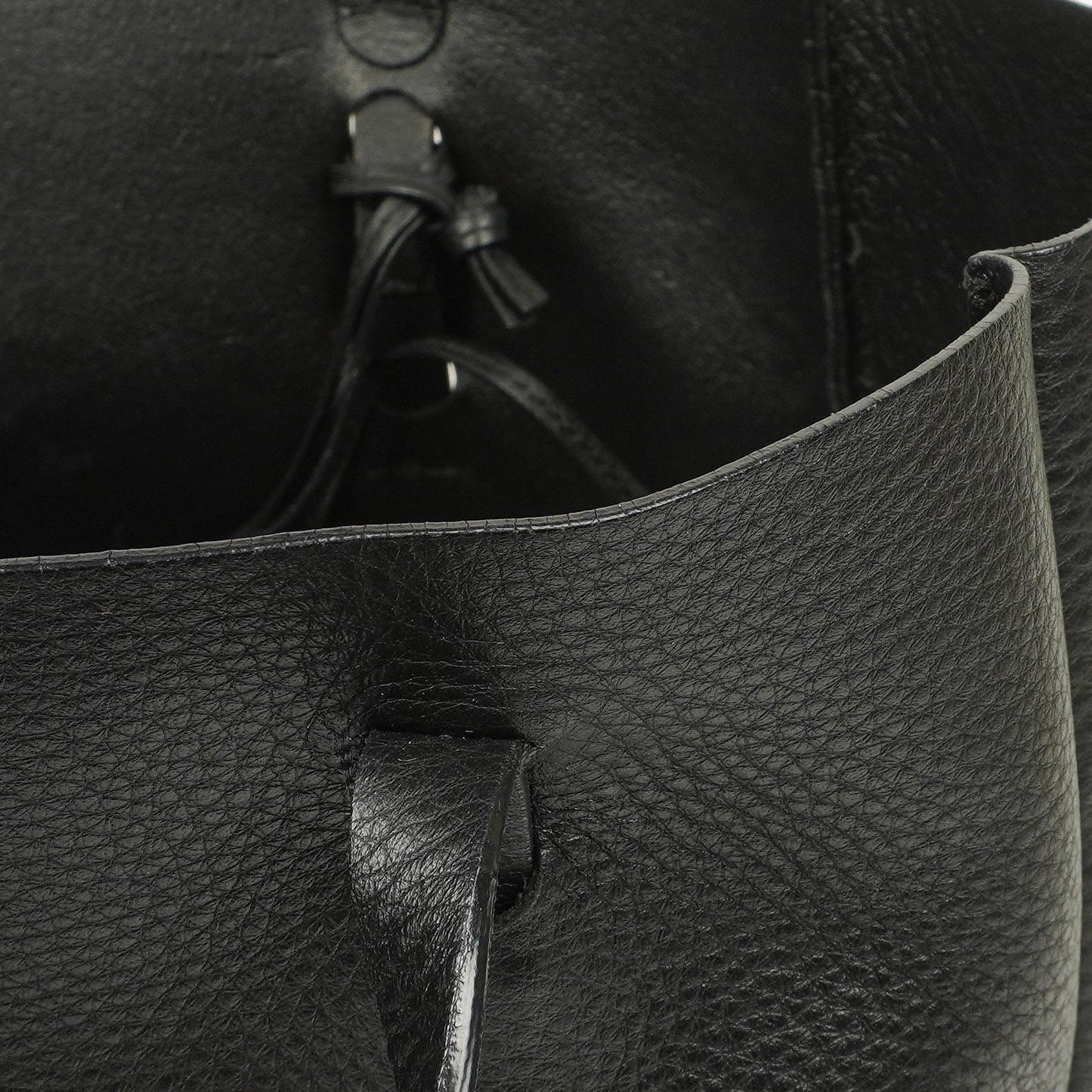 Balenciaga Everyday Tote Medium aus schwarzem genarbtem Kalbsleder