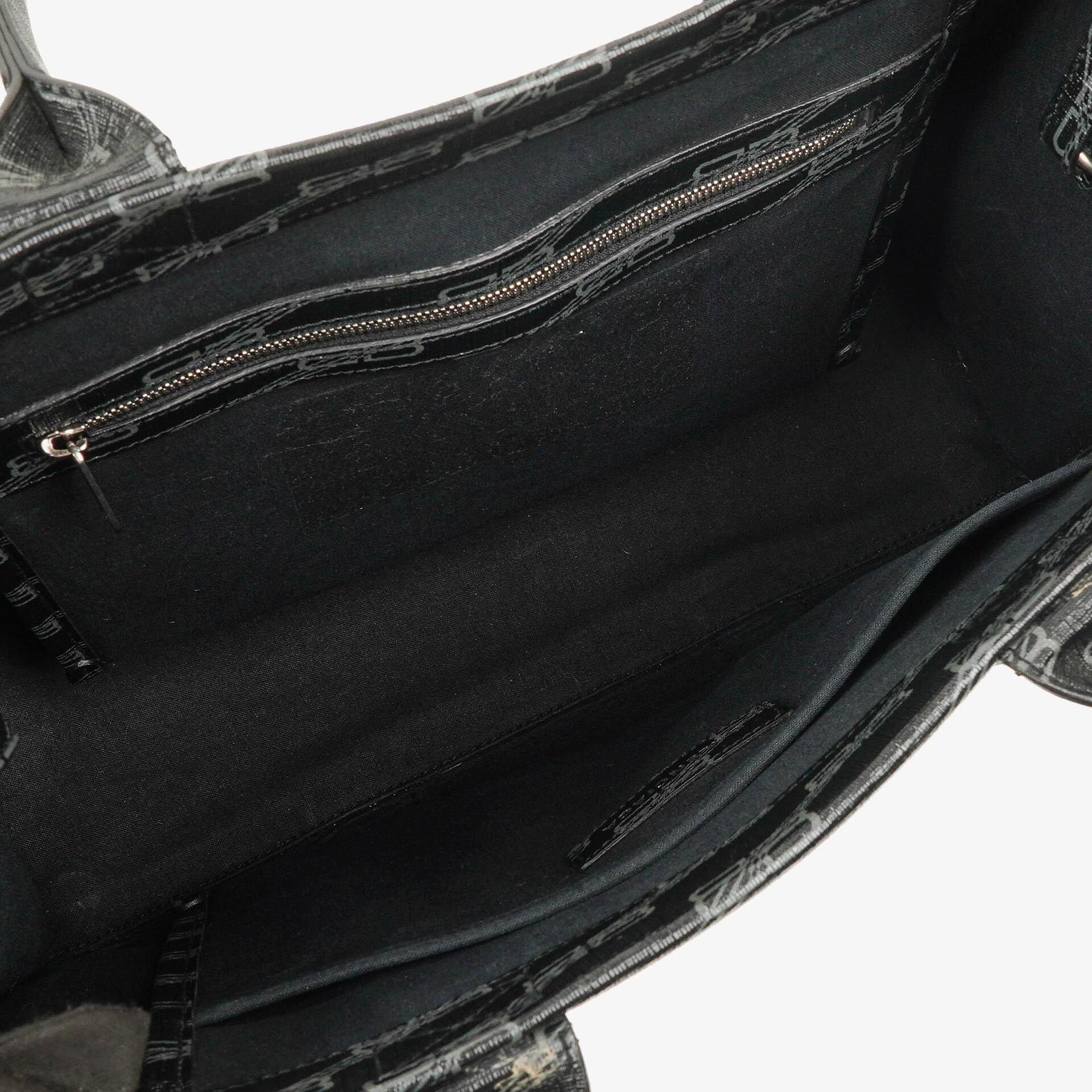 Balenciaga Tote Bag aus beschichtetem Canvas mit BB-Monogramm-Hardware in Schwarz/Weiß