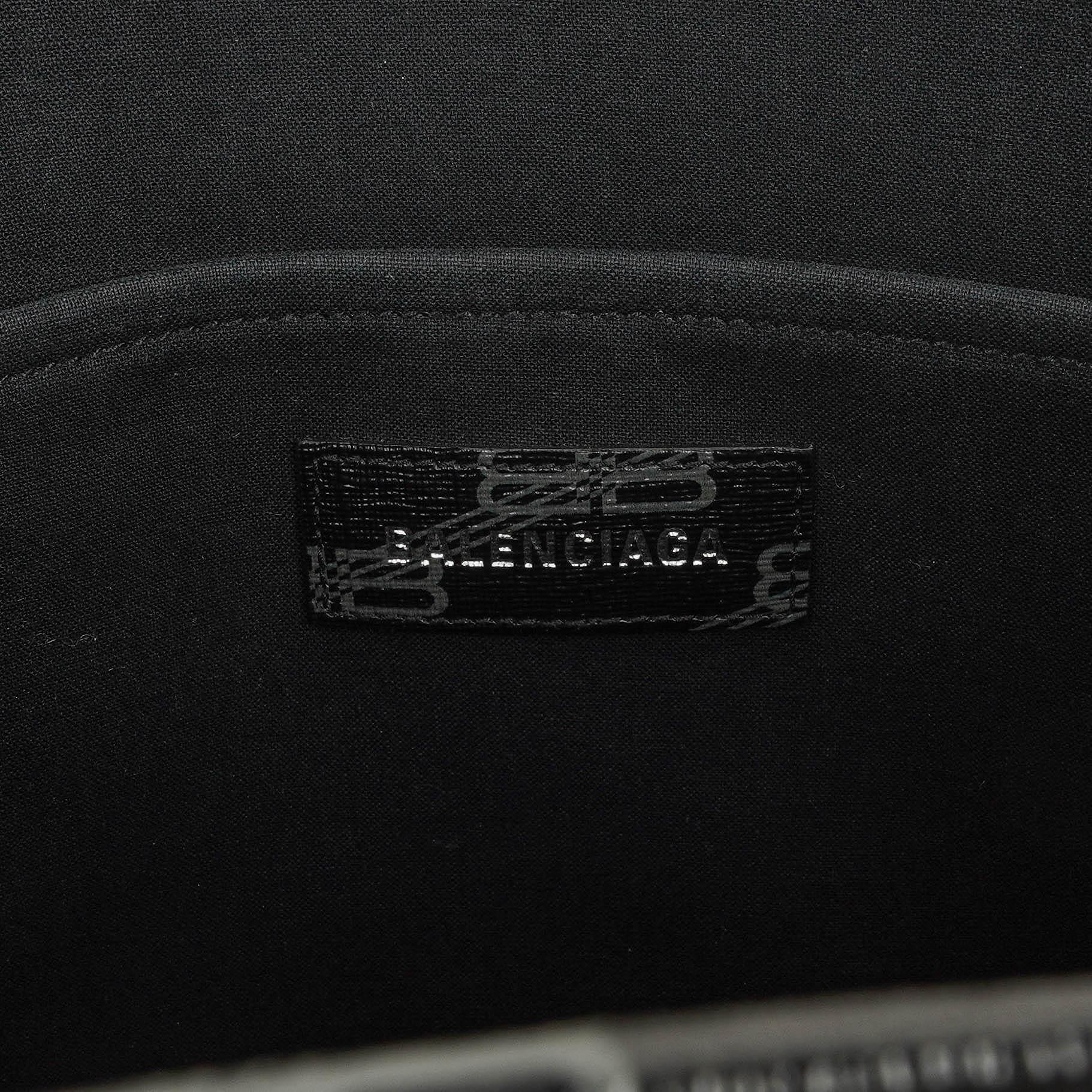 Balenciaga Tote Bag aus beschichtetem Canvas mit BB-Monogramm-Hardware in Schwarz/Weiß
