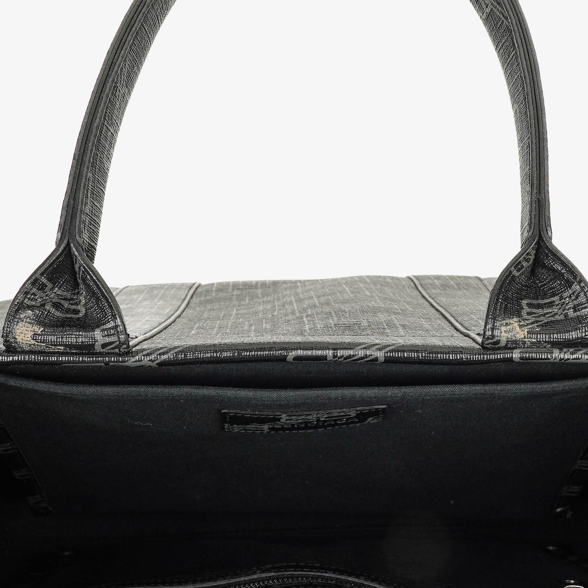 Balenciaga Tote Bag aus beschichtetem Canvas mit BB-Monogramm-Hardware in Schwarz/Weiß