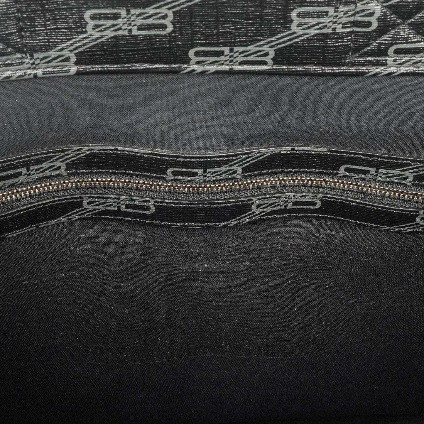 Balenciaga Tote Bag aus beschichtetem Canvas mit BB-Monogramm-Hardware in Schwarz/Weiß
