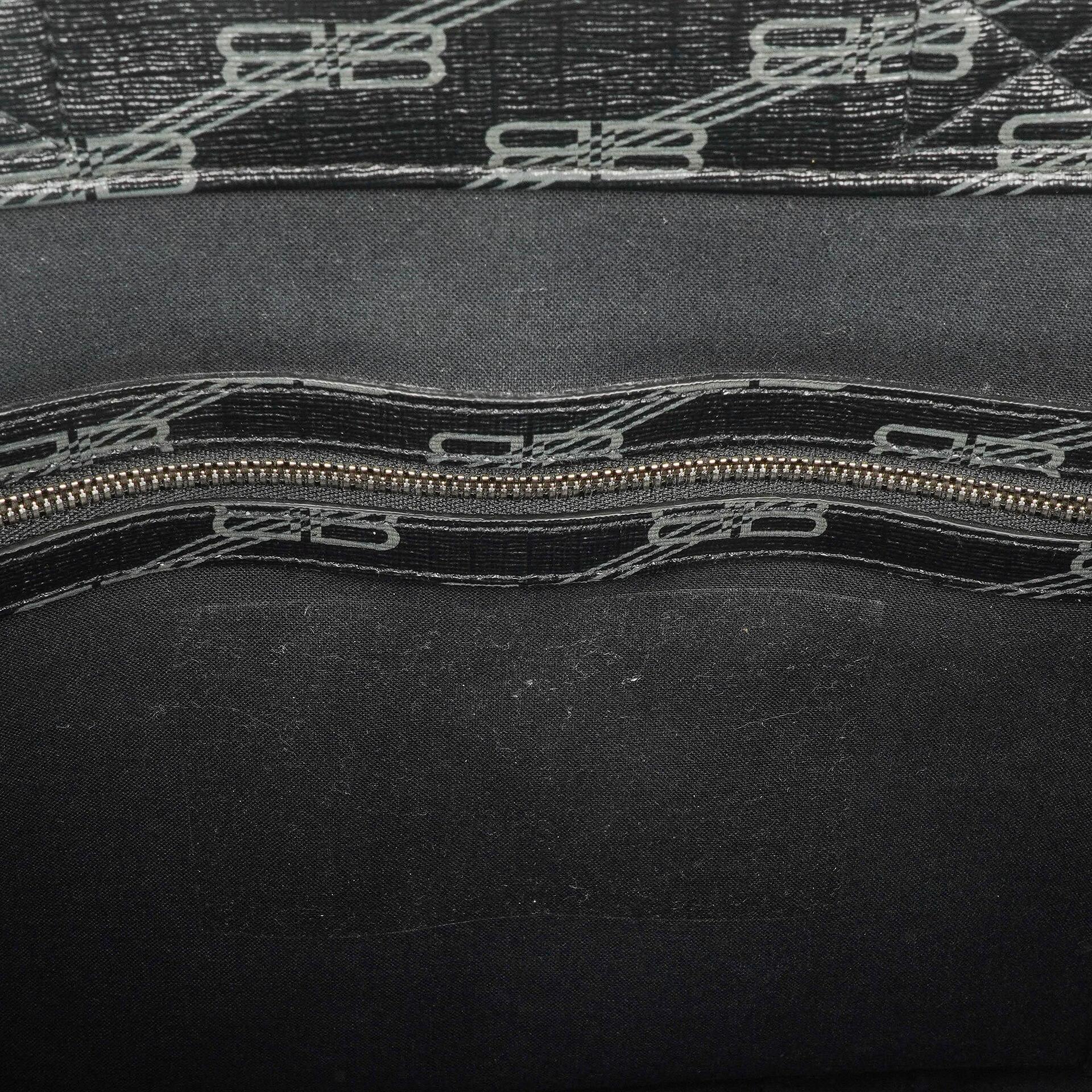 Balenciaga Tote Bag aus beschichtetem Canvas mit BB-Monogramm-Hardware in Schwarz/Weiß
