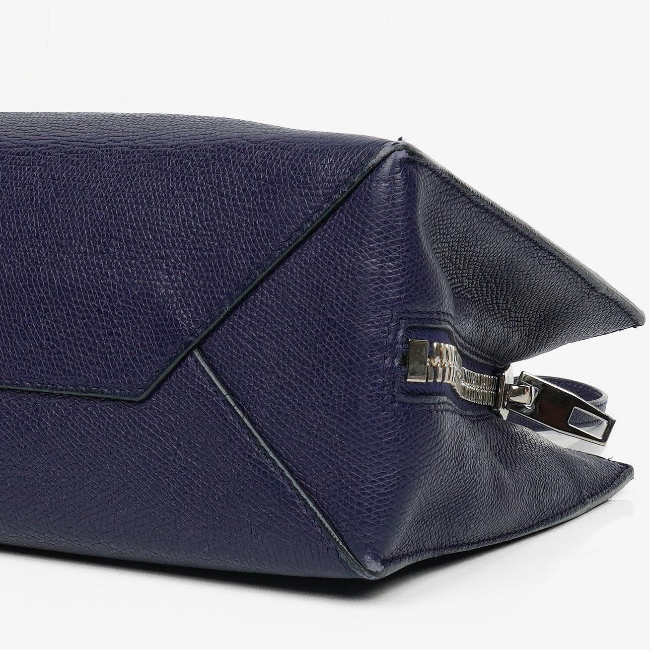 Balenciaga Mini Papier A4 Tote Bag aus navyblauem Kalbsleder
