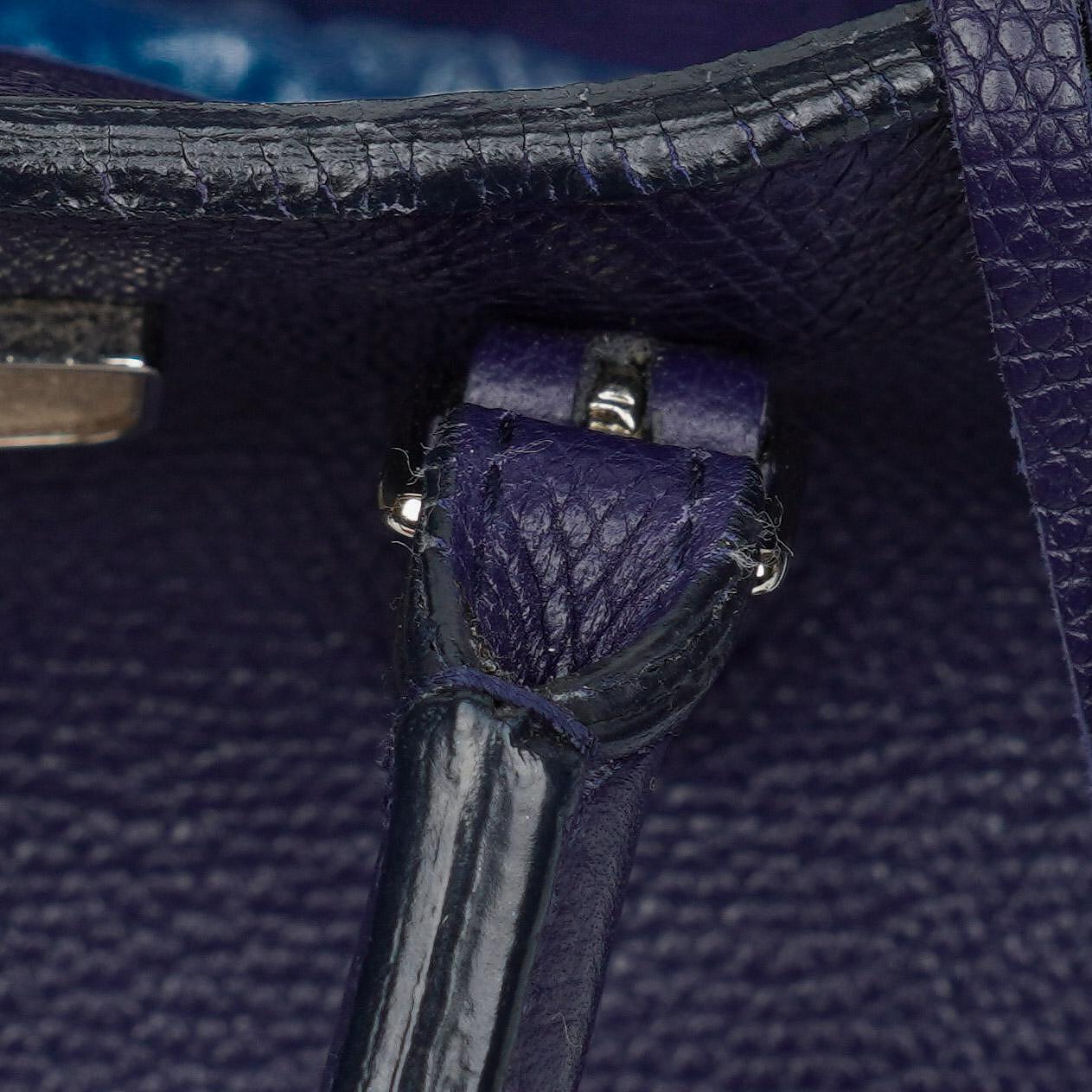 Balenciaga Mini Papier A4 Tote Bag aus navyblauem Kalbsleder