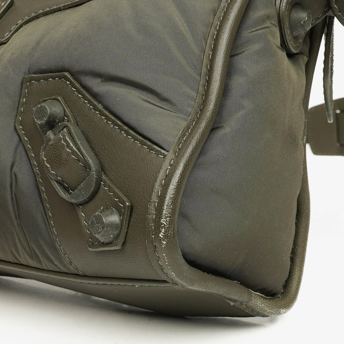 Balenciaga Motocross Classic City Mini Bag aus armygrünem Nylon