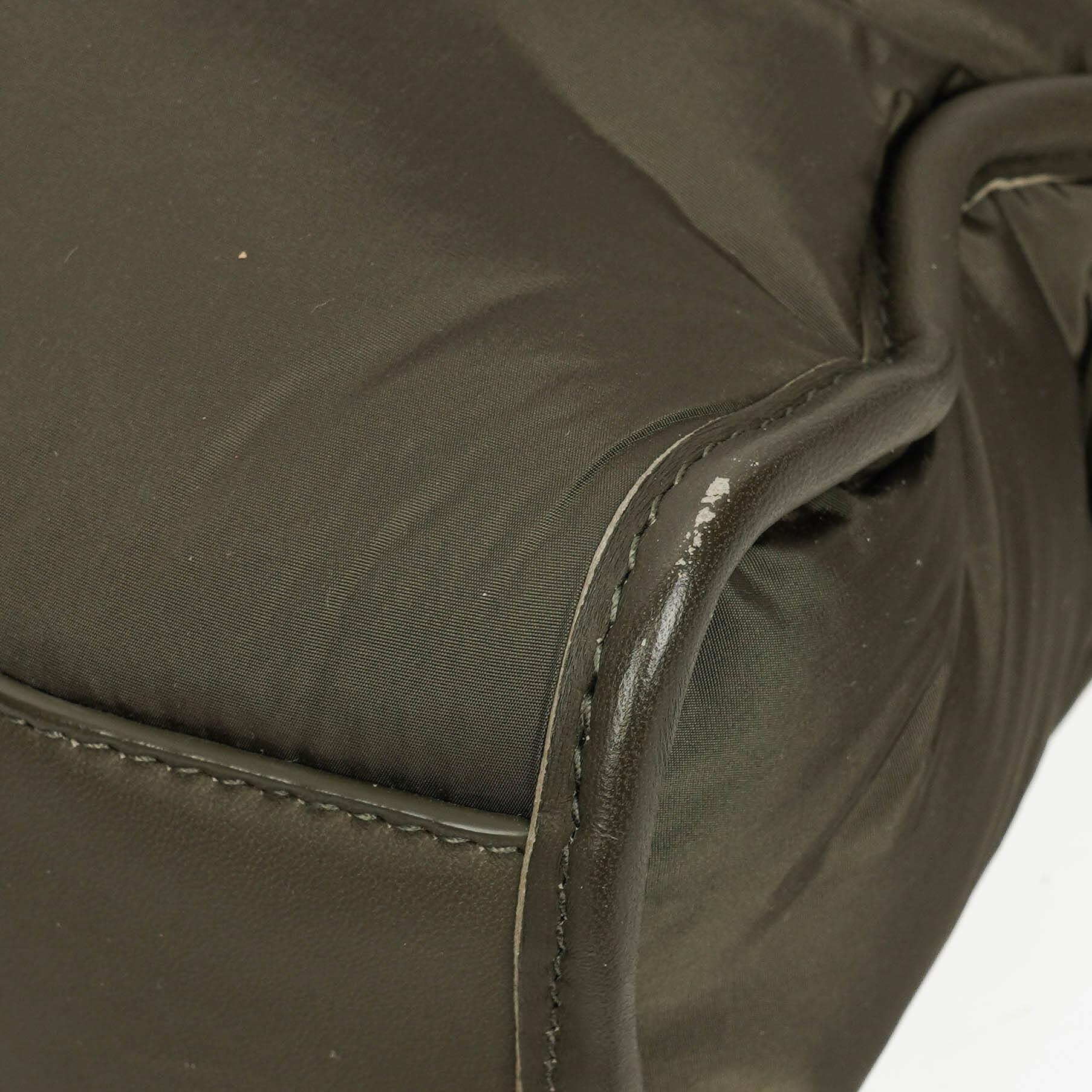Balenciaga Motocross Classic City Mini Bag aus armygrünem Nylon