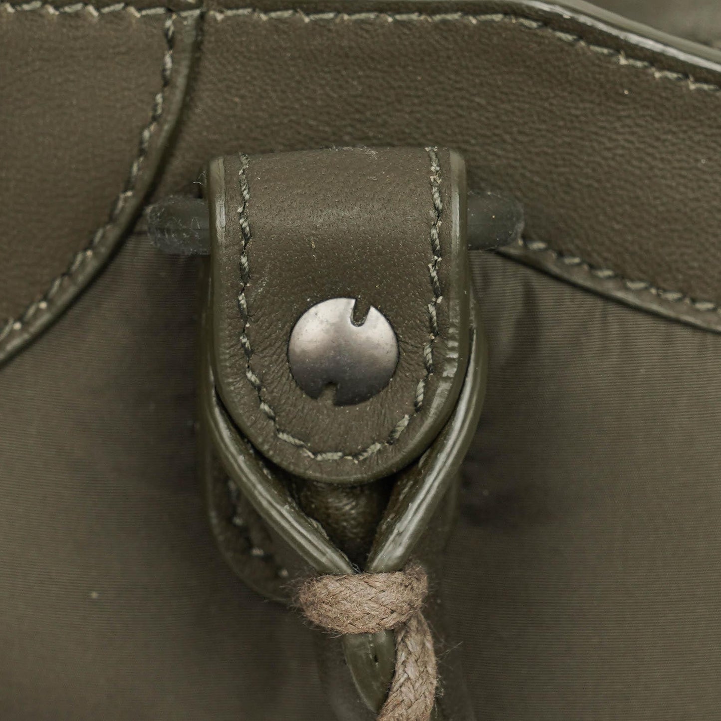 Balenciaga Motocross Classic City Mini Bag aus armygrünem Nylon